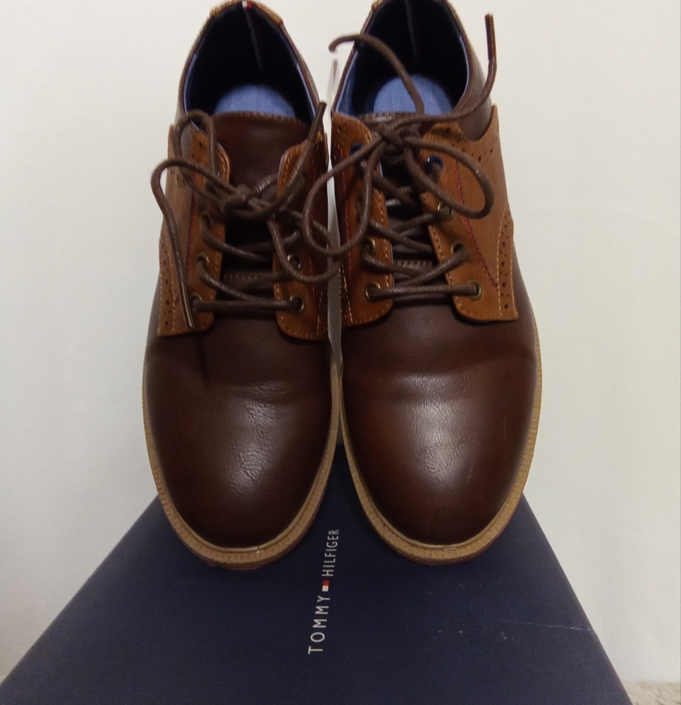 Tommy Hilfiger, Michael Brown saddle shoes, size 4 pre owned